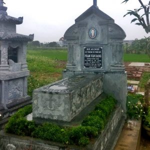 Mộ đá công giáo NB 10