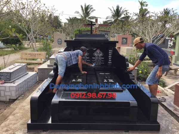 mẫu mộ đá hoa cương công giáo